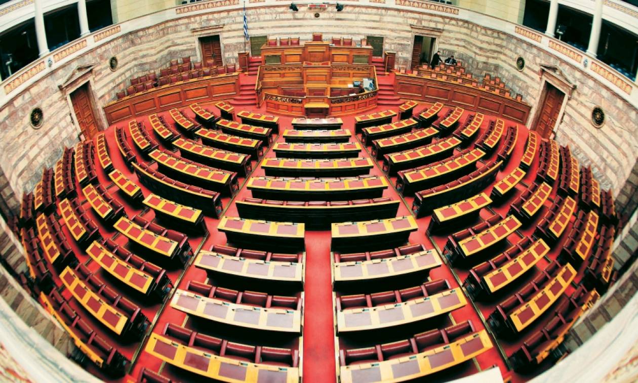LIVE - Βουλή: Η συζήτηση του πολυνομοσχεδίου στην Ολομέλεια