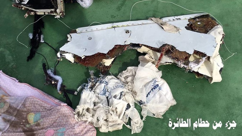 EgyptAir: Στη δημοσιότητα οι πρώτες φωτογραφίες από τα συντρίμμια της μοιραίας πτήσης