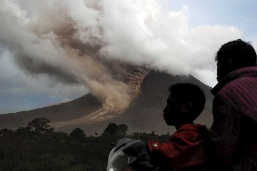 Τραγωδία στην Ινδονησία: Τουλάχιστον 7 νεκροί από έκρηξη ηφαιστείου (pics)