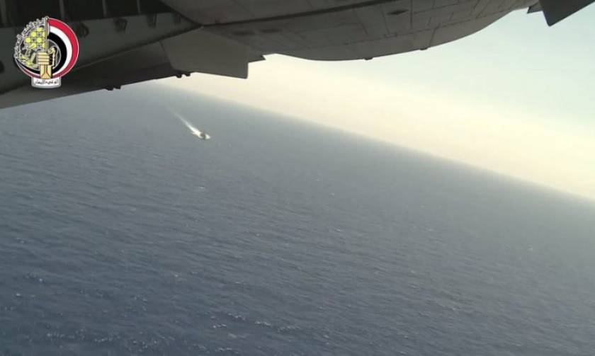 Egypt sends submarine to hunt for crashed EgyptAir jet
