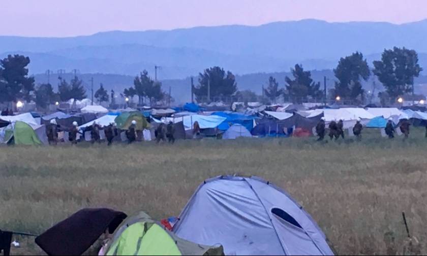 Greece begins moving migrants from Idomeni camp
