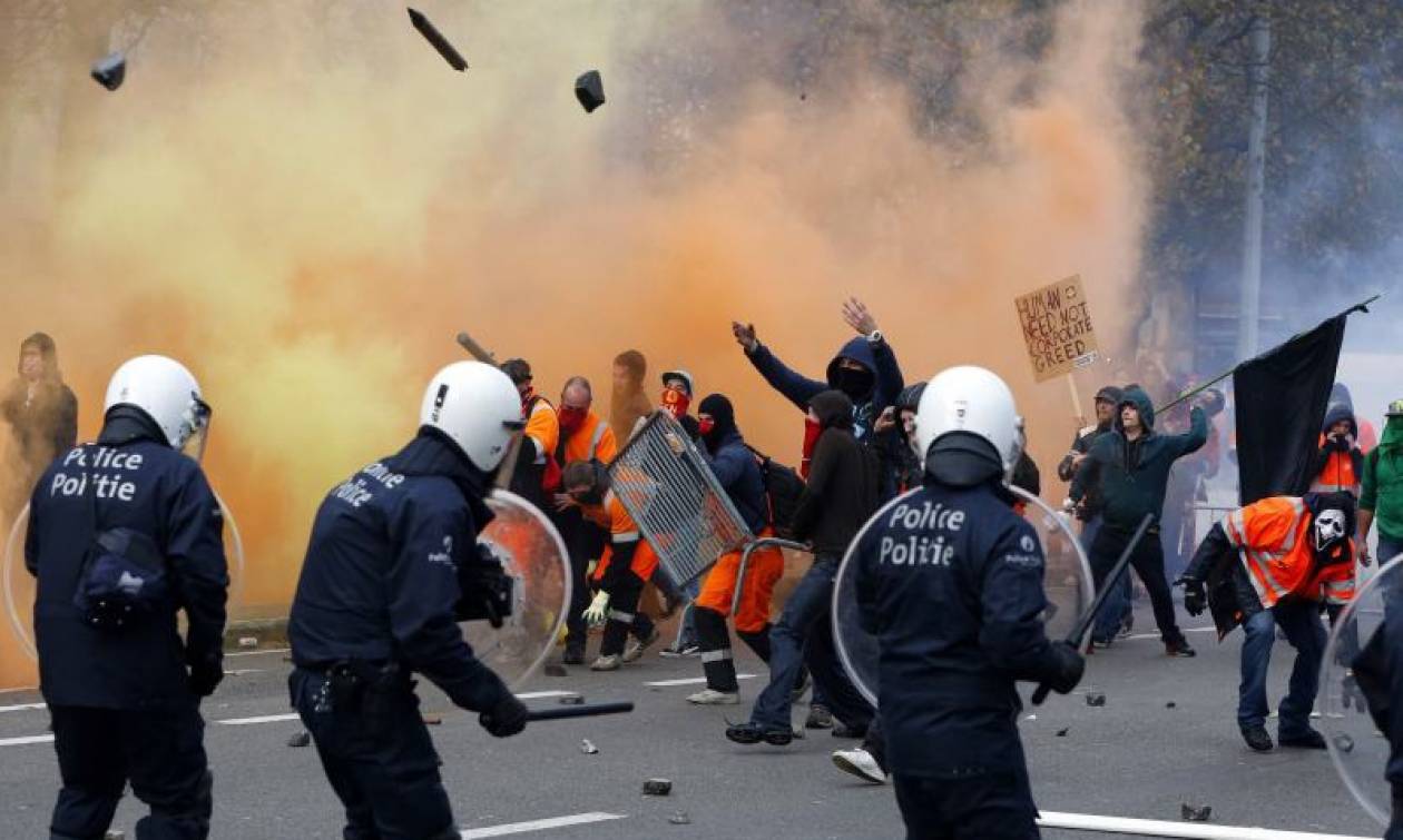 Δείτε εικόνα από τα επεισόδια στις Βρυξέλλες ανάμεσα σε διαδηλωτές και την αστυνομία