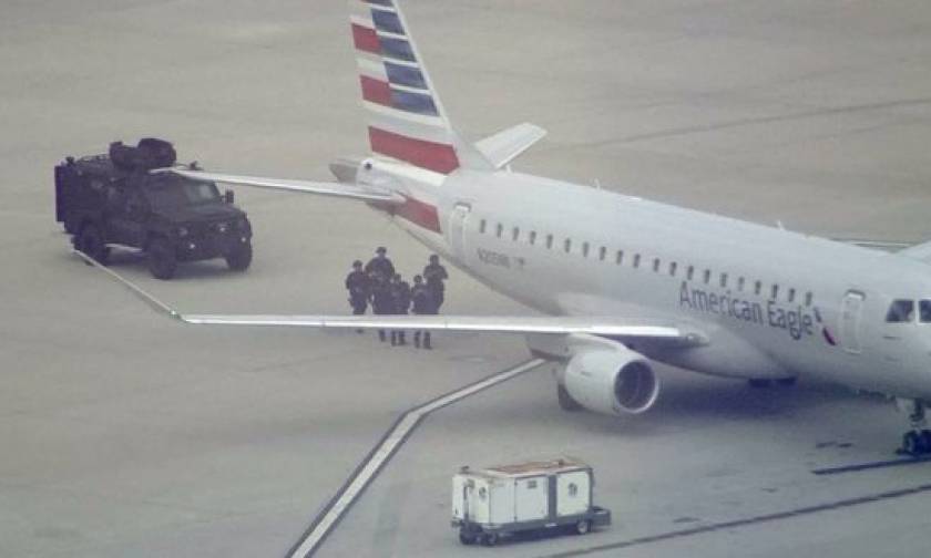 ΗΠΑ: Απειλή για βόμβα σε αεροσκάφος στο αεροδρόμιο του Λος Άντζελες (video+photos)