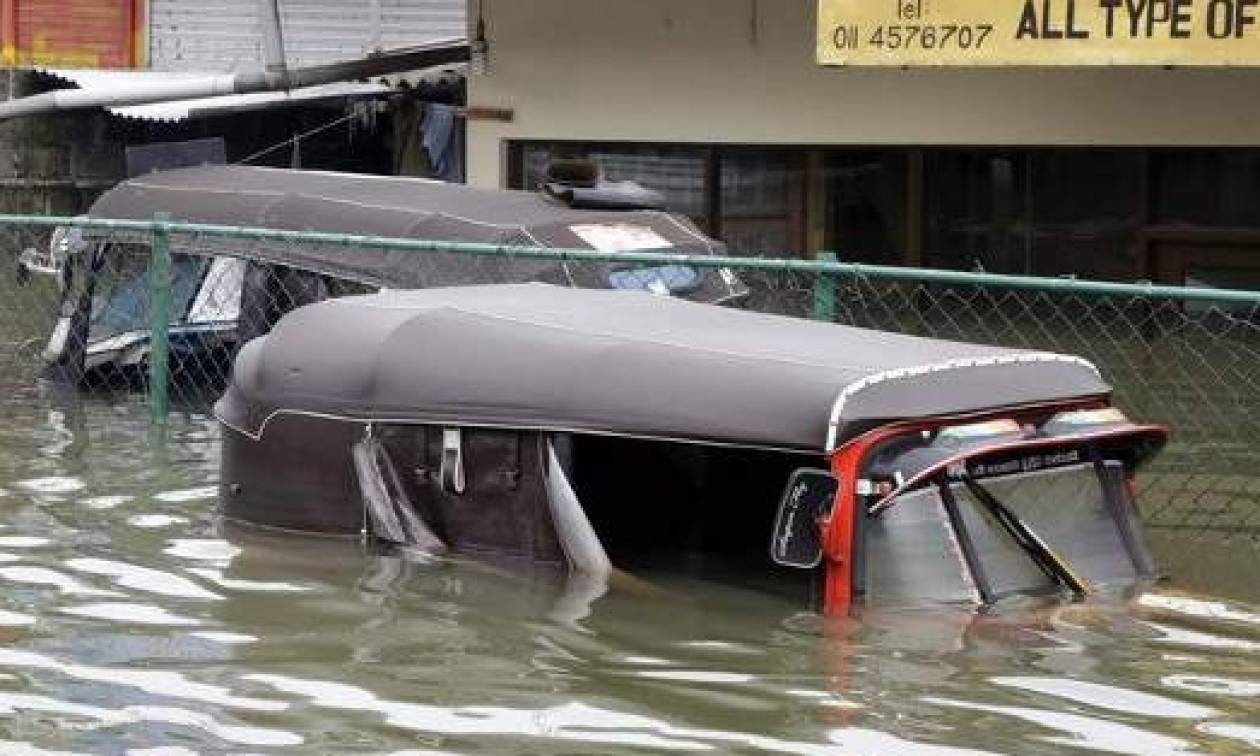 Σρι Λάνκα: Ξεπέρασαν τους 100 οι νεκροί από τις φονικές πλημμύρες (videos)