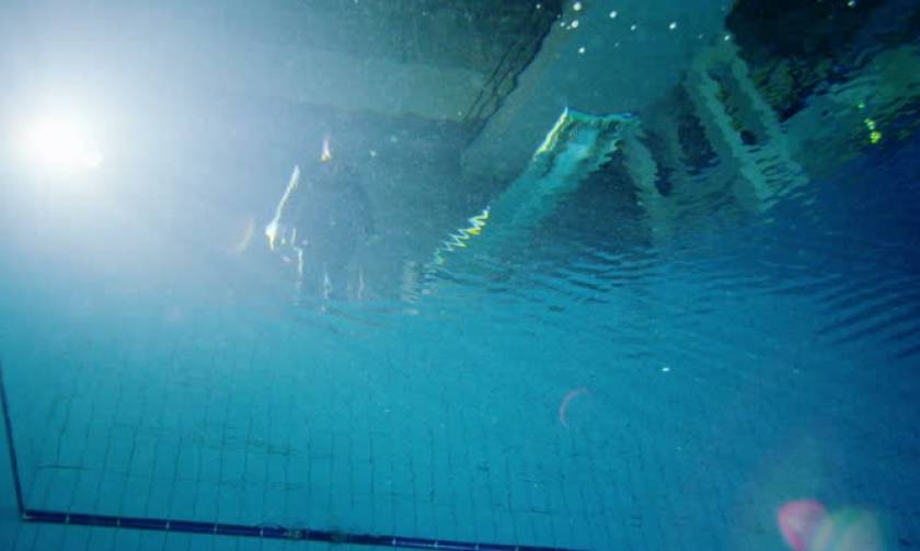 Τραγωδία στην Σκιάθο: Πέθανε ενώ κολυμπούσε στην πισίνα της βίλας που είχε νοικιάσει