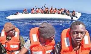 Nέο ναυάγιο με 590 μετανάστες στην Ιταλία (Vid)