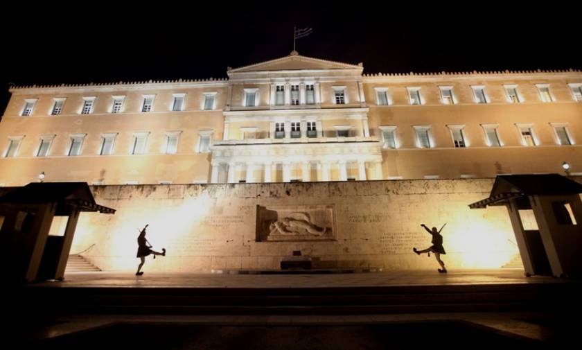 Bloomberg: Η Ευρωζώνη συμφώνησε σε κριτήρια για το ελληνικό χρέος