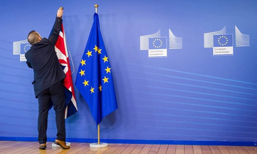 Reuters: Εμπιστευτικές συζητήσεις στις Βρυξέλλες για ενδεχόμενο Brexit