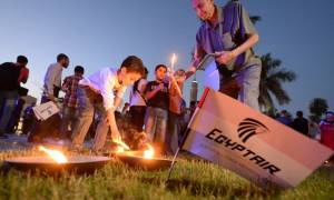 Egyptair: Συγκέντρωση στη μνήμη των θυμάτων της μοιραίας πτήσης στο Κάιρο