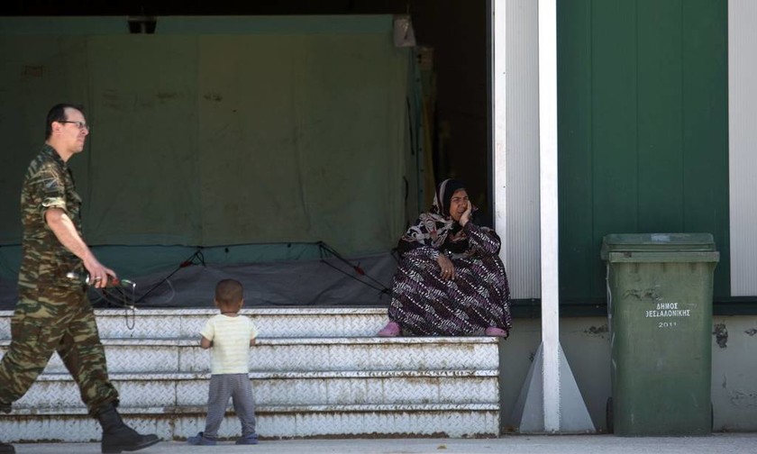 Guardian: Συνθήκες «ούτε για ζώα» στους χώρους φιλοξενίας των προσφύγων στην Ελλάδα!