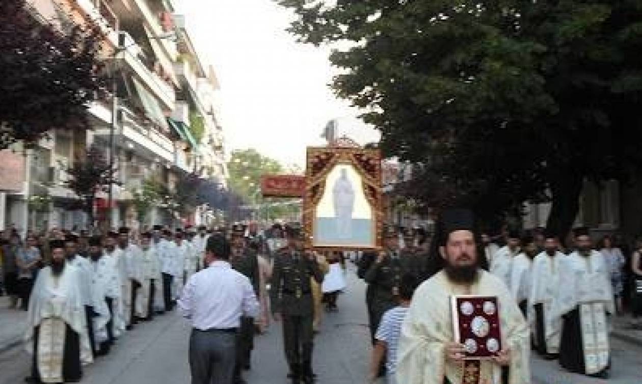 Τα λείψανα του Αγίου Βησσαρίωνα στα Τρίκαλα (video)
