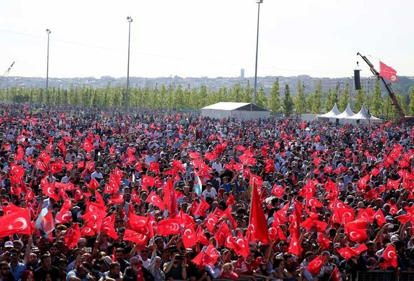 Προκλητική φιέστα του «Σουλτάνου» Ερντογάν για την επέτειο άλωσης της Πόλης (pics+vids)