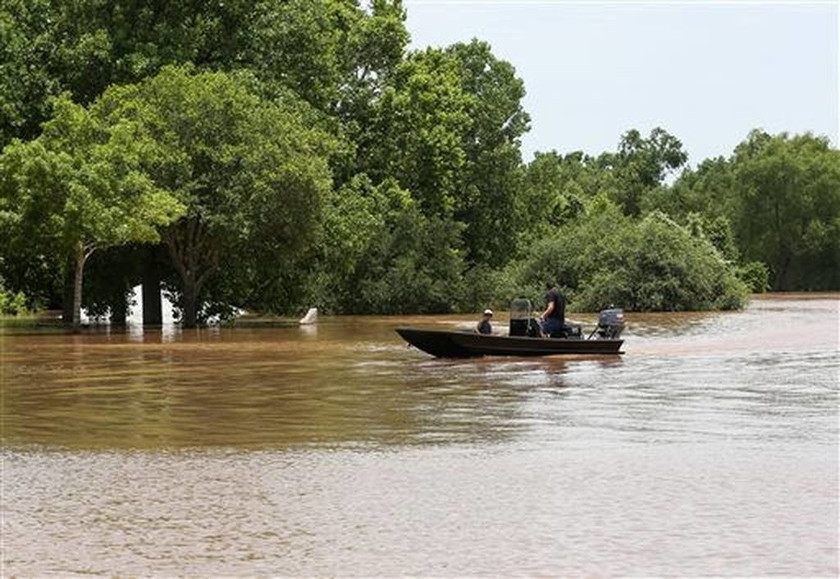 Τέξας: Το σπαρακτικό μήνυμα 21χρονου λίγο πριν πνιγεί - Έξι νεκροί από τις πλημμύρες (pics+vid)