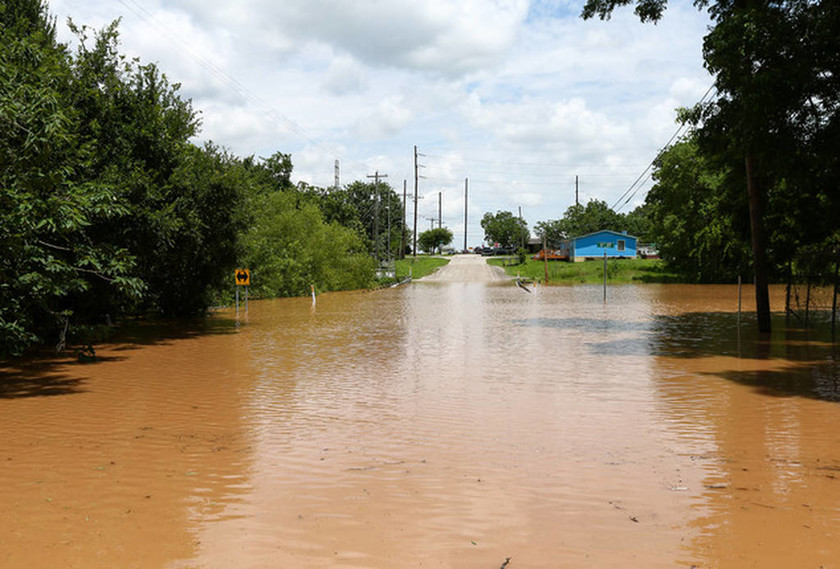 Τέξας: Το σπαρακτικό μήνυμα 21χρονου λίγο πριν πνιγεί - Έξι νεκροί από τις πλημμύρες (pics+vid)