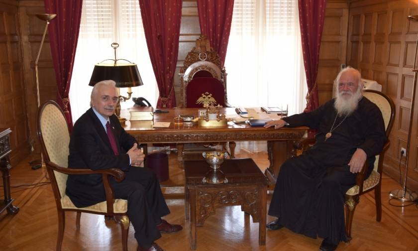 Συνάντηση του Αρχιεπισκόπου Ιερώνυμου με τον πρόεδρο του Ελληνικού Ερυθρού Σταυρού