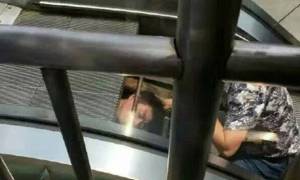 Σοκ: Κυλιόμενες σκάλες «καταπίνουν» άνδρα στην Κίνα (vid)