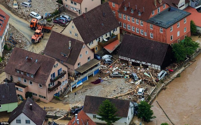 Τέσσερις νεκροί από τις καταρρακτώδεις βροχές στην Ευρώπη (pics+vid)