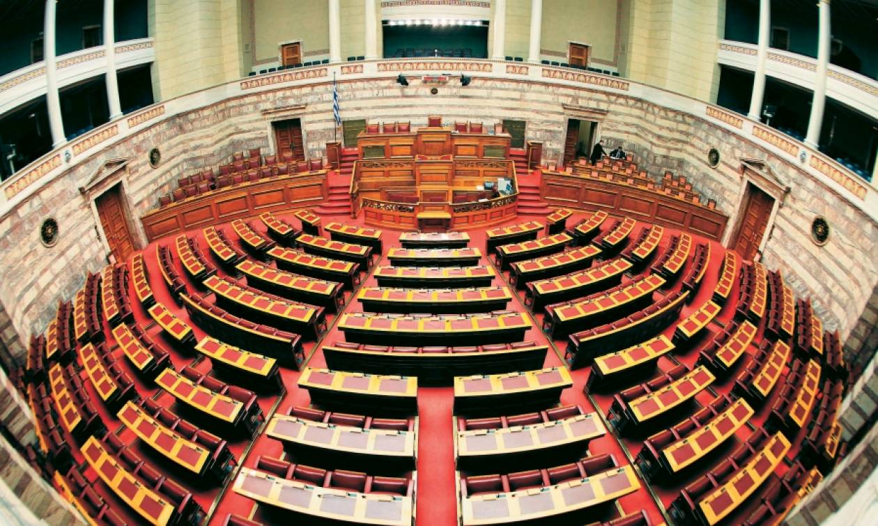 LIVE - Βουλή: Η συζήτηση για την τροπολογία σχετικά με τις offshore