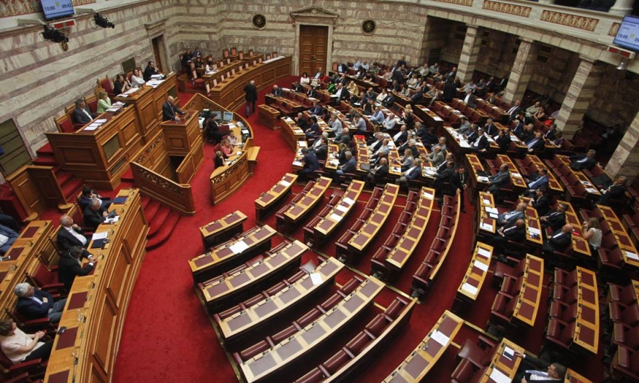 Βουλή: «Πέρασε» η τροπολογία για τις offshore πολιτικών