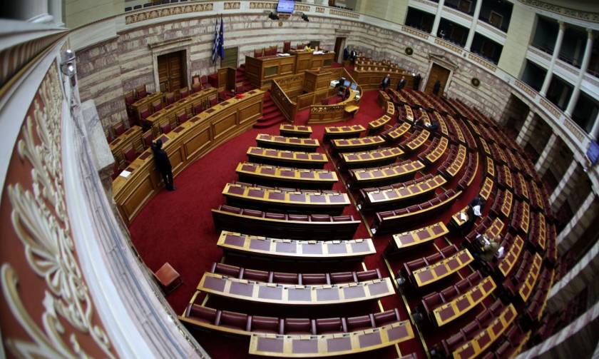 Βουλή: Μπαράζ τροπολογιών για να «ξεκλειδώσει» η δόση