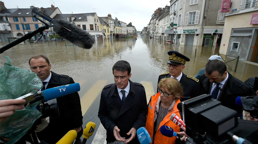 Πλημμύρες: Ο Σηκουάνας έκανε το Παρίσι... Βενετία – Τουλάχιστον 5 νεκροί στη Βαυαρία (videos+photos)