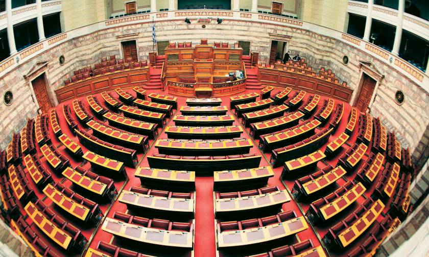 Υπερψηφίστηκαν οι τροπολογίες για την «αφαίμαξη» των Ελλήνων και την εκταμίευση της πρώτης δόσης