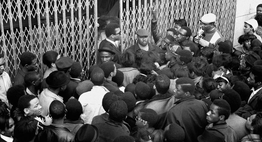 Ο Μοχάμεντ Άλι μιλά στους κατοίκους του Χάρλεμ στις 5 Απριλίου 1968, μετά από μία νύχτα βίας και λεηλασιών