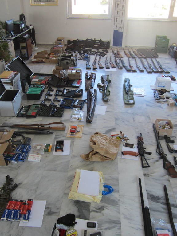 Χανιά: Εξαρθρώθηκε από την ΕΛ.ΑΣ. οργάνωση που διακινούσε και εμπορευόταν όπλα (photos)