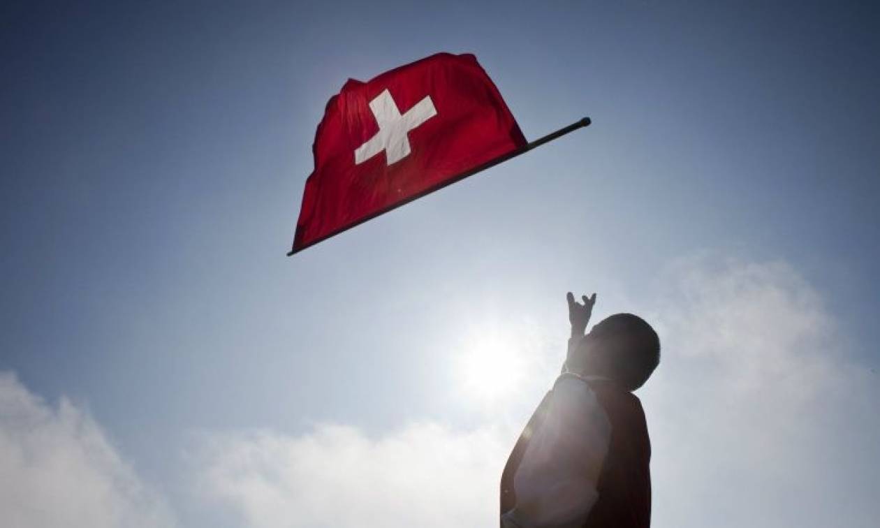 Ελβετία-Δημοψήφισμα: 78% των ψηφοφόρων δείχνει να απορρίπτει μηνιαίο επίδομα 2260 ευρώ προς όλους