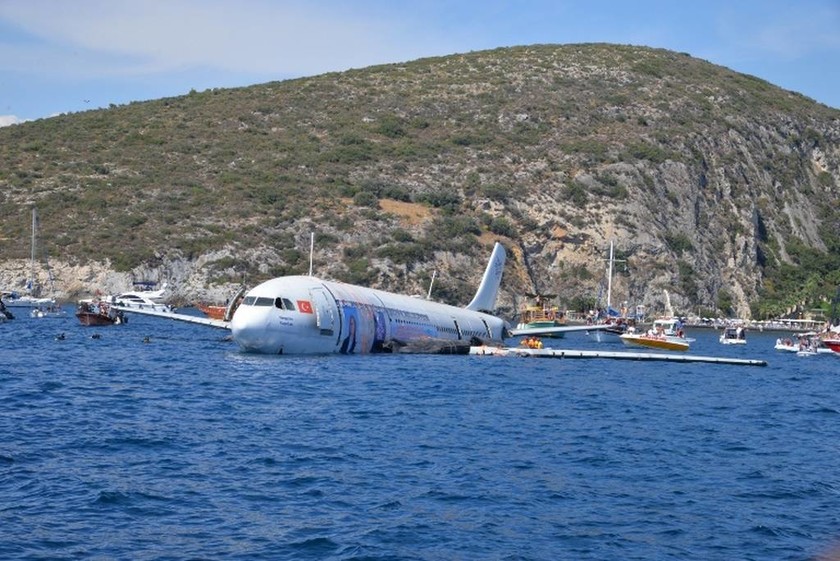 Οι Τούρκοι βύθισαν Airbus στα νερά του Αιγαίου (pics+vid)
