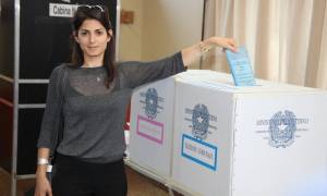 Ιταλία-Δημοτικές εκλογές: Μεγάλες νίκες για το κίνημα Πέντε Αστέρων – Χαμηλά ποσοστά Ρέντσι (Vid)