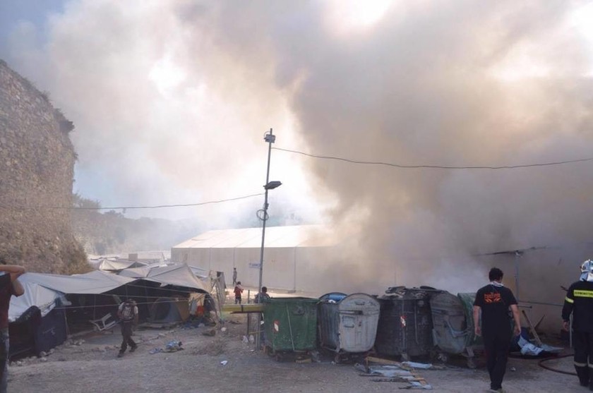 Χίος: Πυρκαγιά στον καταυλισμό της Σούδας