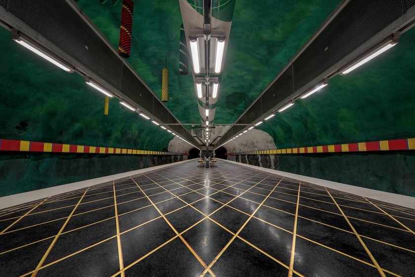 Η μεγαλύτερη γκαλερί τέχνης του κόσμου είναι κάτω από τη γη και κρύβεται στο μετρό της Στοκχόλμης 