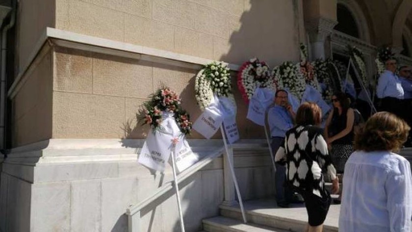 Σε κλίμα οδύνης η κηδεία της κόρης του Νίκου Νικολόπουλου