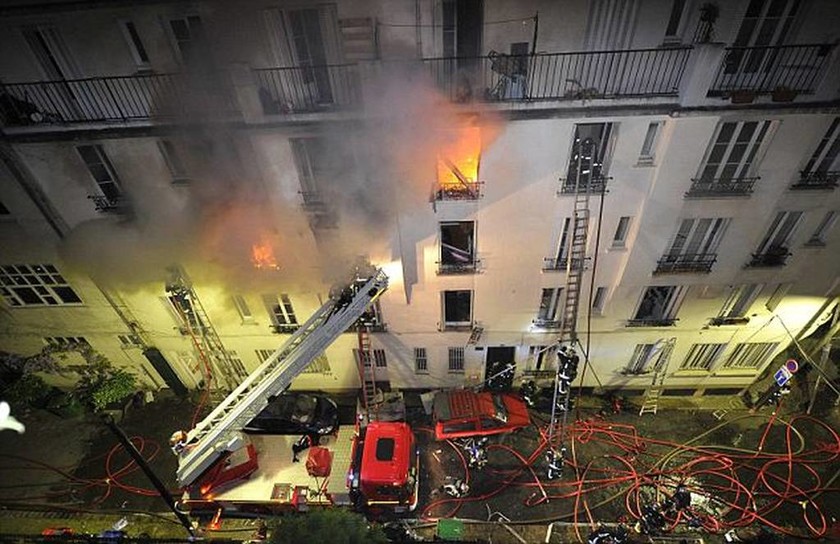 Φονική πυρκαγιά σε διαμέρισμα στο Παρίσι (pics+vid)