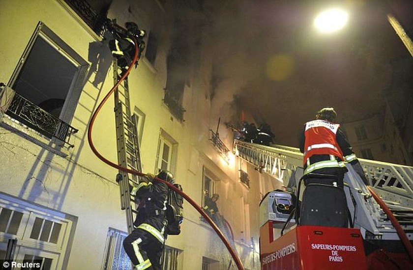 Φονική πυρκαγιά σε διαμέρισμα στο Παρίσι (pics+vid)