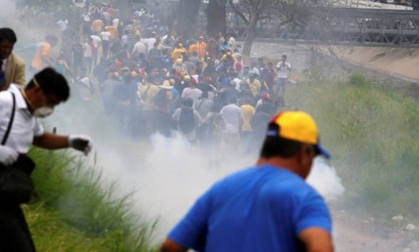 Βενεζουέλα: Επεισόδια και δακρυγόνα σε διαδήλωση κατά του Μαδούρο (video)