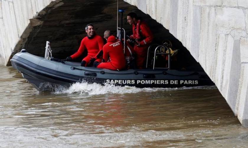 Γαλλία: Σε κατάσταση φυσικής καταστροφής 800 κοινότητες μετά τις πλημμύρες