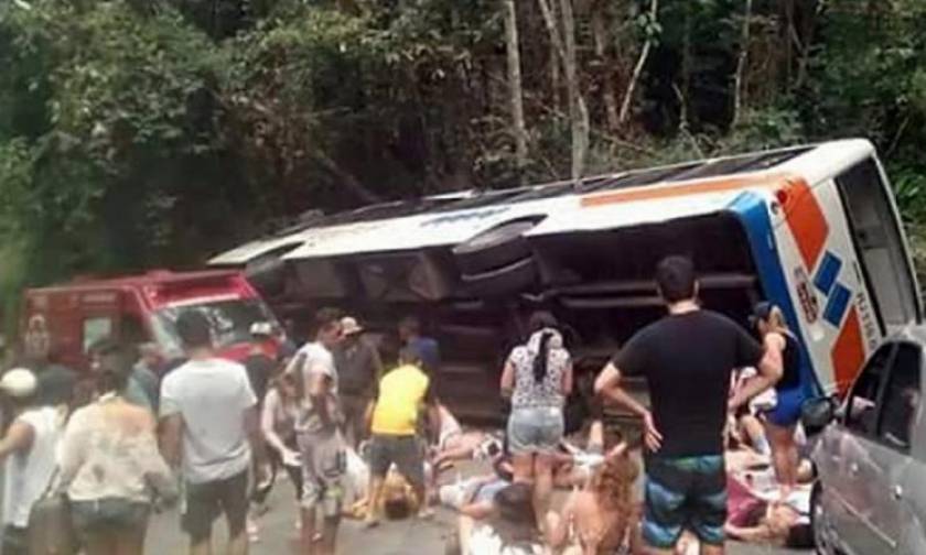 Τραγωδία στη Βραζιλία: Τουλάχιστον 15 νεκροί από ανατροπή λεωφορείου