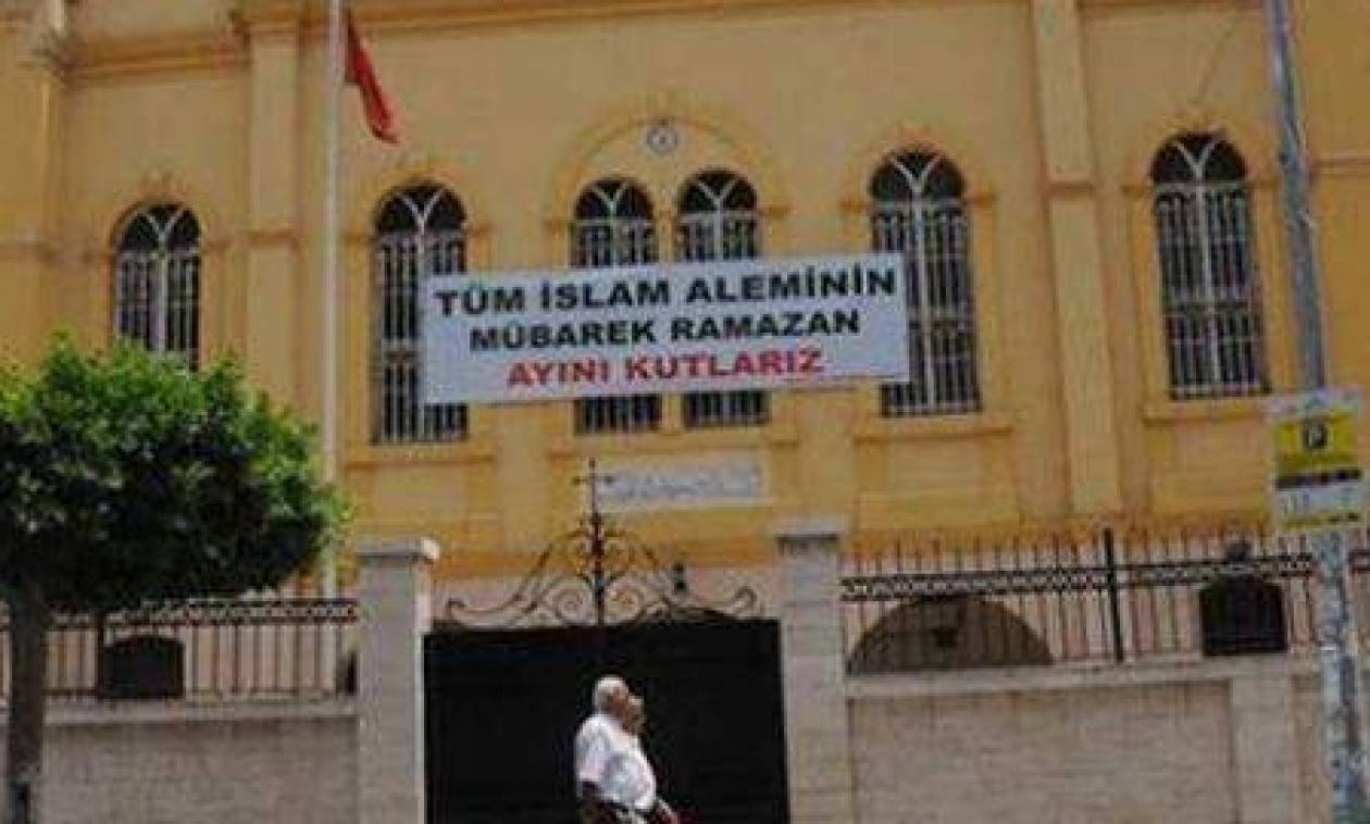 Νέα πρόκληση από τους Τούρκους: Σήκωσαν πανό για το ραμαζάνι σε Ορθόδοξη Εκκλησία