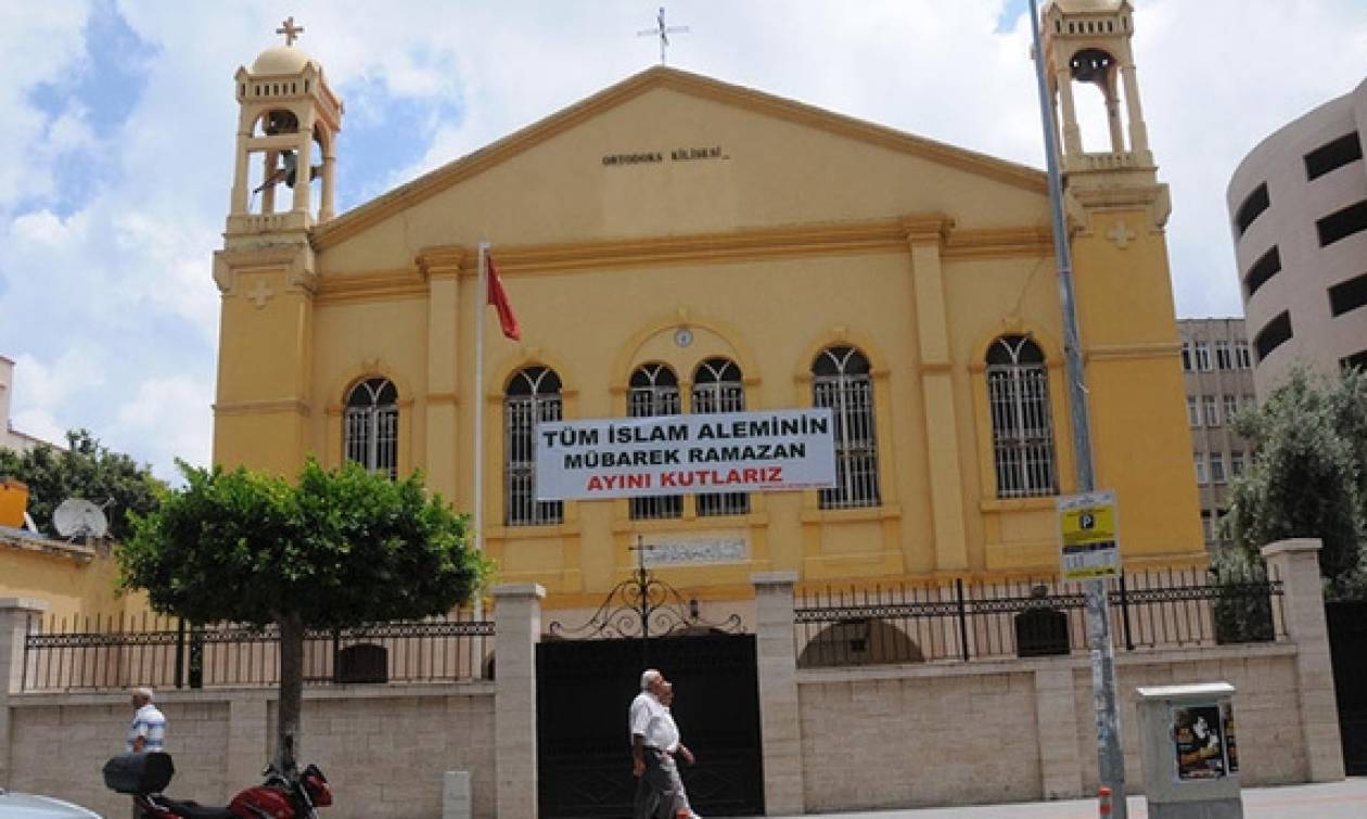 Νέα τουρκική πρόκληση: Ανέβασαν πανό για το ραμαζάνι σε Ορθόδοξη εκκλησία (pic)