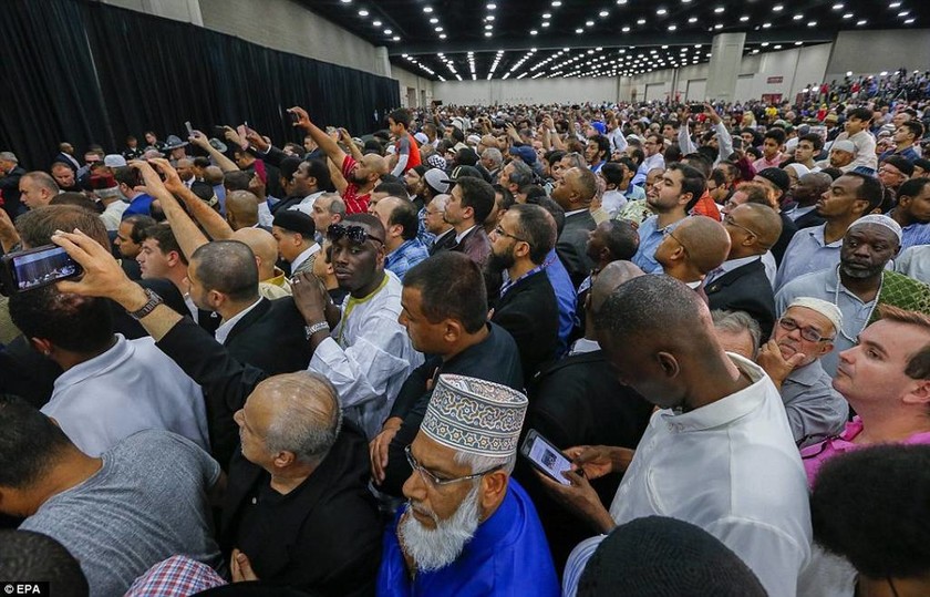 Μοχάμεντ Άλι: Χιλιάδες άνθρωποι στη μουσουλμανική τελετή στη μνήμη του πυγμάχου (pics+vid)