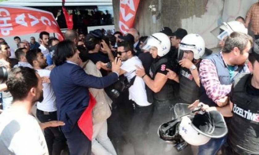 Ένταση στην Τουρκία: Δακρυγόνα και πλαστικές σφαίρες κατά διαδηλωτών (pics+vids)