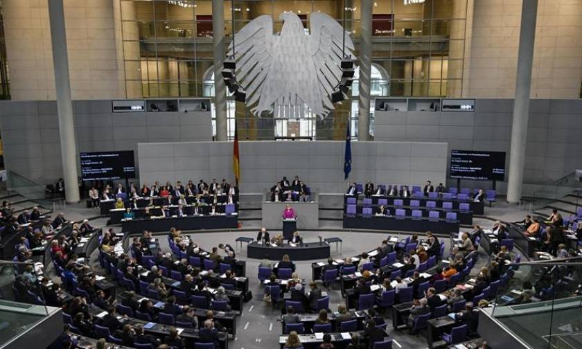 Η γερμανική Βουλή ενέκρινε την εκταμίευση της δόσης για την Ελλάδα