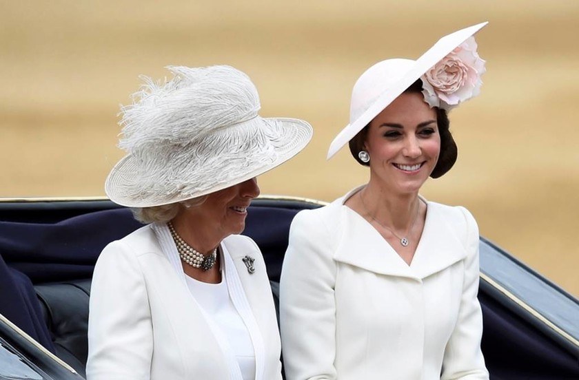 Βρετανία: Συνεχίζονται οι εντυπωσιακοί εορτασμοί για τα 90α γενέθλια της βασίλισσας Ελισάβετ (pics)