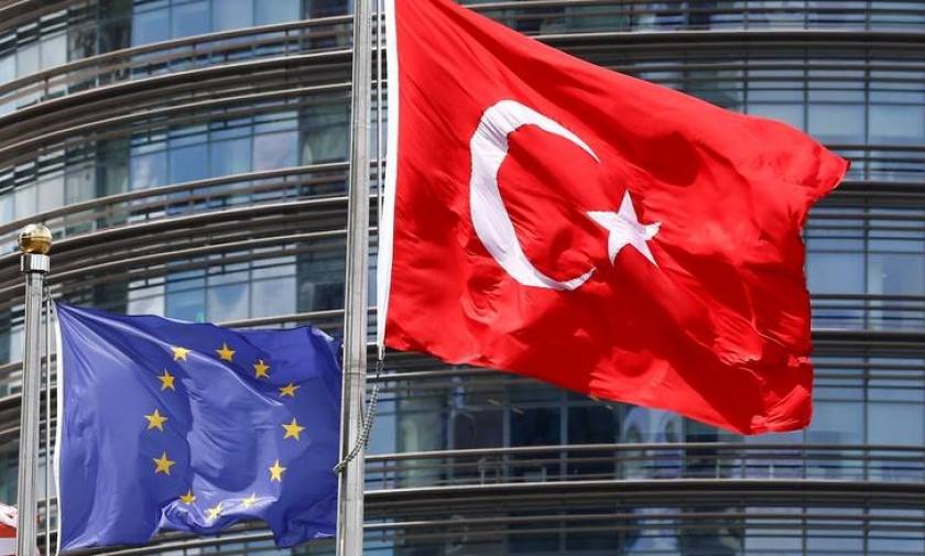Βρετανία: Μυστική συμφωνία για χορήγηση βίζας σε ένα εκατομμύριο Τούρκους