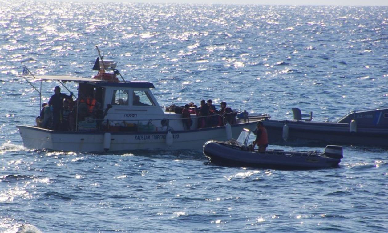 ΤΩΡΑ: Ακυβέρνητο πλοίο με μετανάστες νότια της Γαύδου