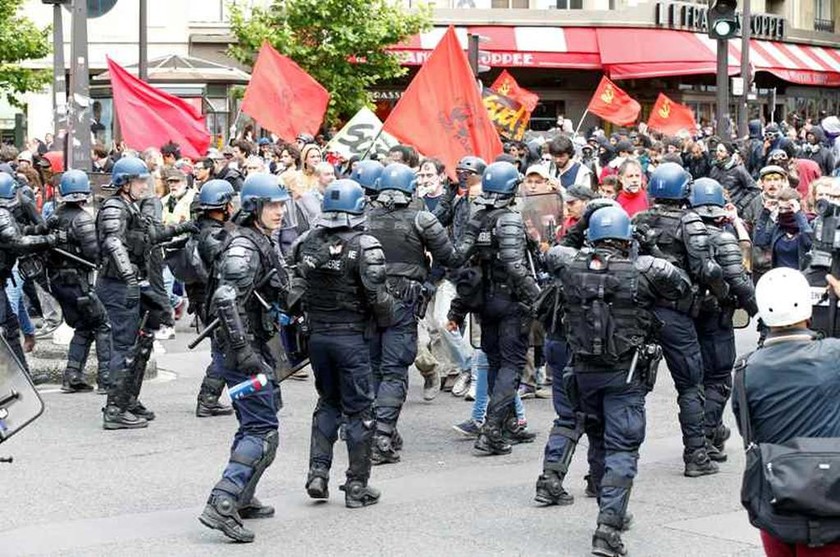 Χάος στο Παρίσι - Νέα επεισόδια μεταξύ διαδηλωτών και αστυνομίας (pics)