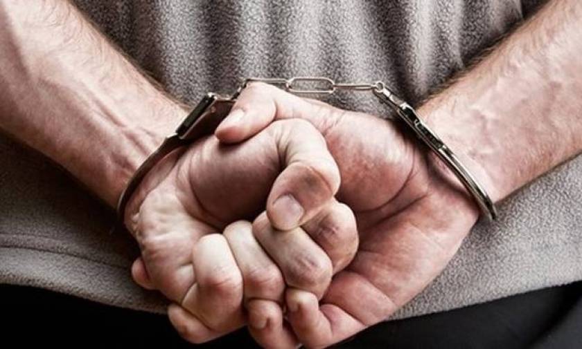 Άργος: Δύο συλλήψεις για ληστεία και ξυλοδαρμό