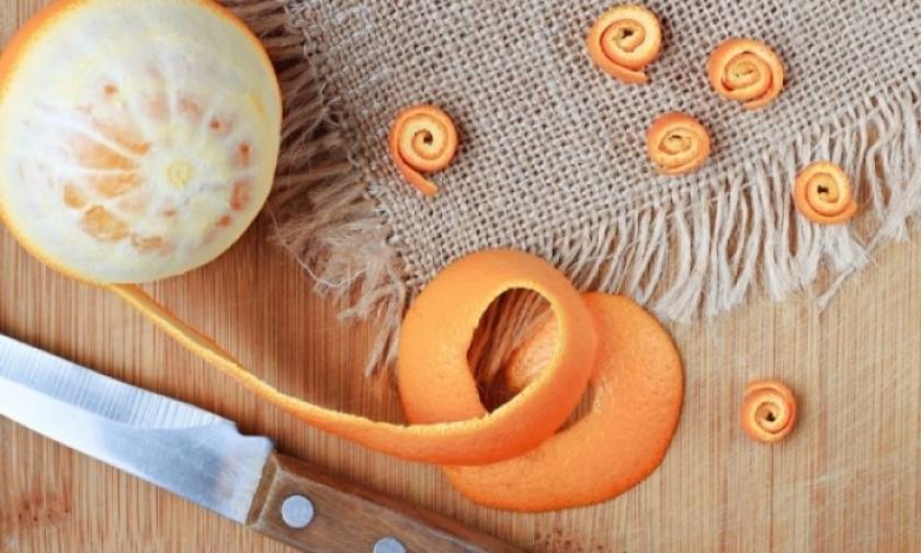 Φλούδα πορτοκαλιού: Δύο έξυπνοι τρόποι να τη χρησιμοποιήσετε ως προϊόν ομορφιάς